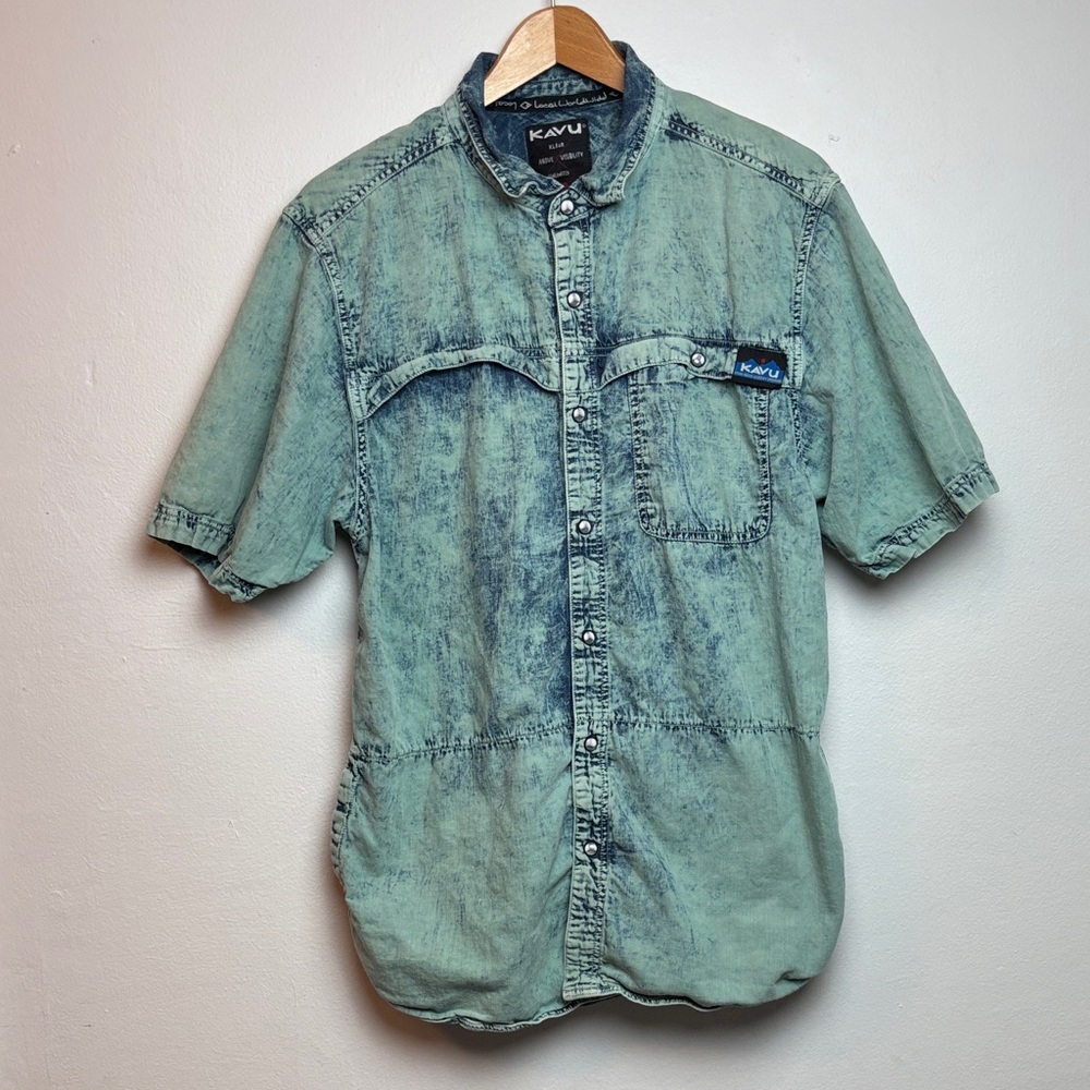 Kavu Teal Bay Men’s Short Sleeve Shirt Acid Wash‎ Blue Pearl Snap Medium